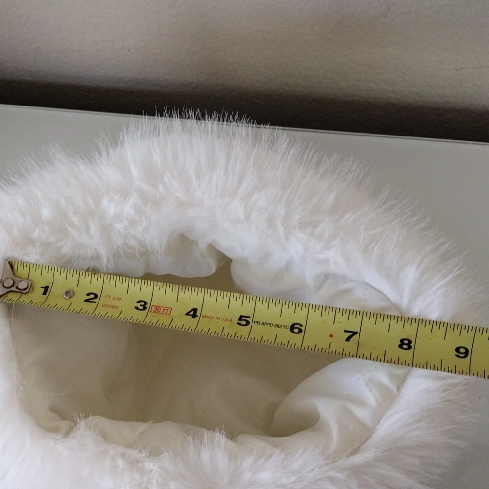 NWOT *White Faux Fur Bucket Hat - Picture 2 of 4